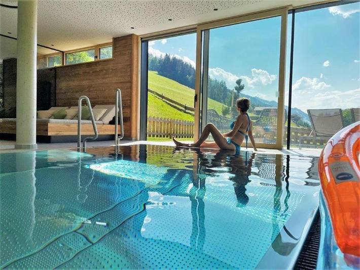 Chalet für 12 Personen, mit Pool und Ausblick sowie Sauna und Garten in Schladming