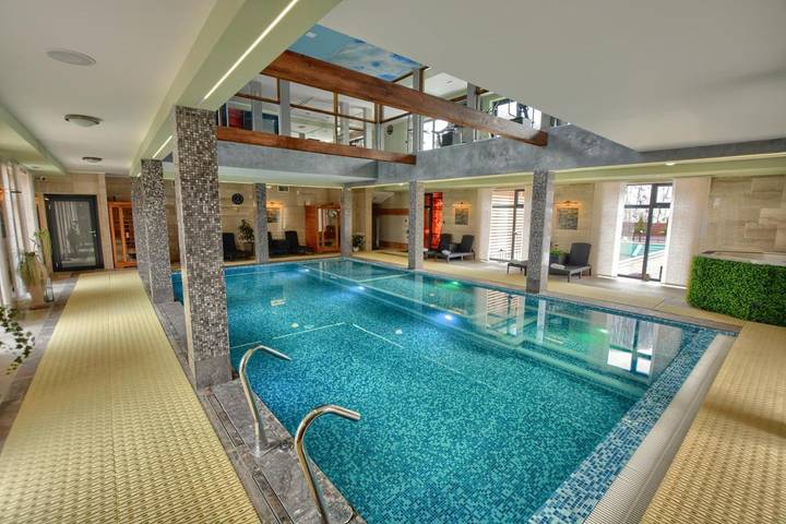 Resort dla 3 osób, z Jacuzzi i Taras oraz Ogród i Basen w 