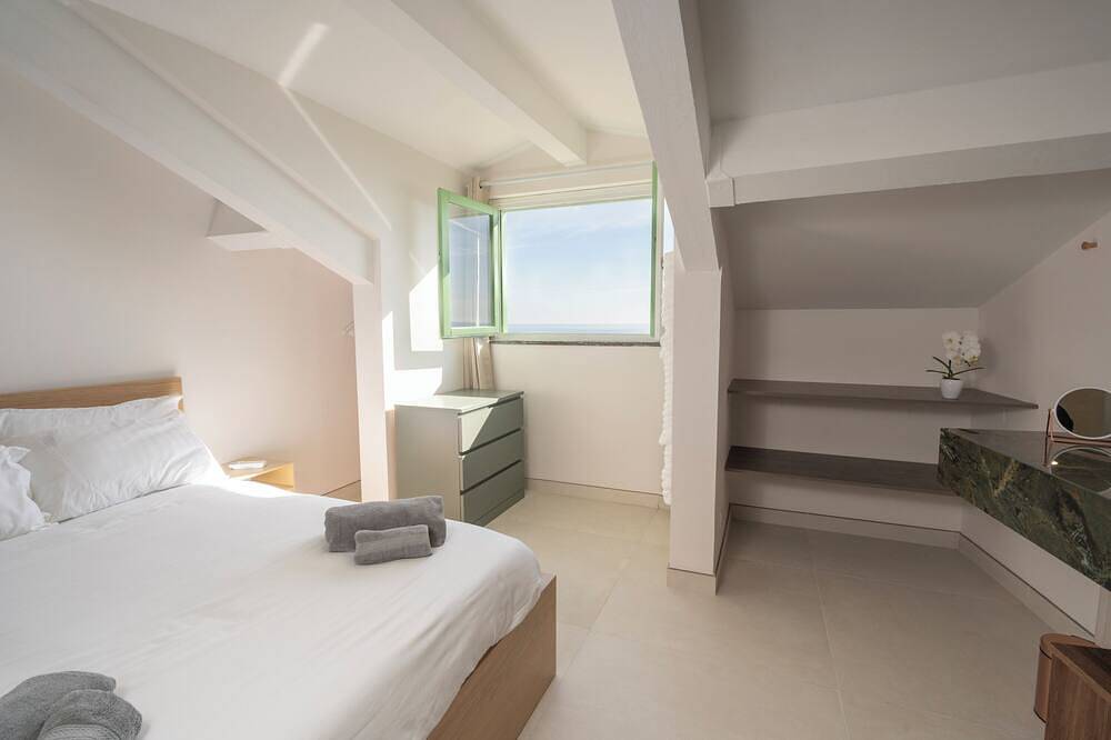 Entire apartment, Renovated duplex with sea view on the outskirts of Monaco in Cap-d'Ail, Nice region