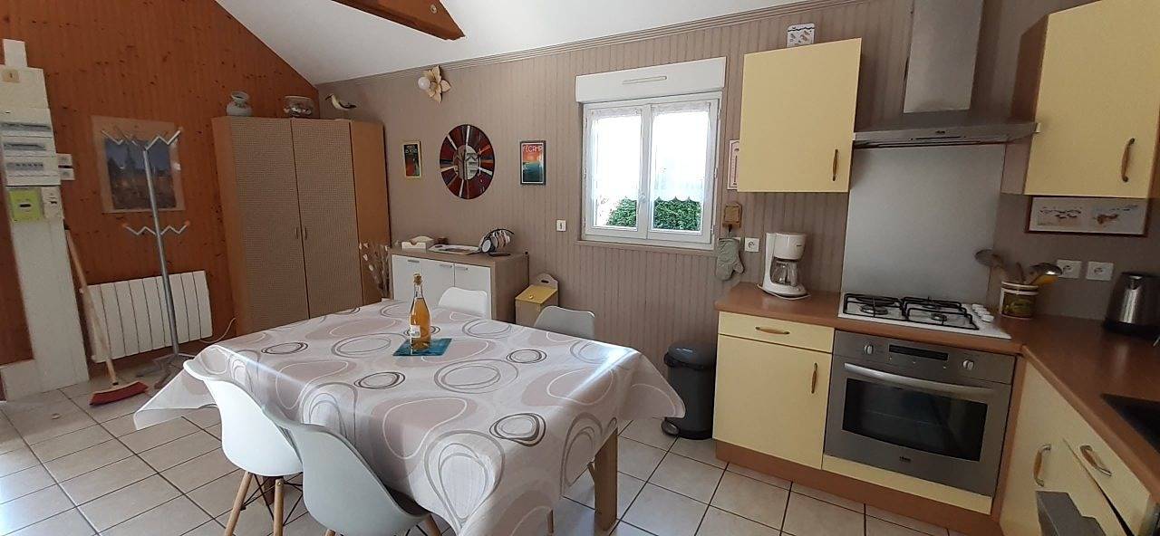 Maison Bleue avec jardin à 6 km de la mer, parking privé in Thérouldeville, Région du Havre