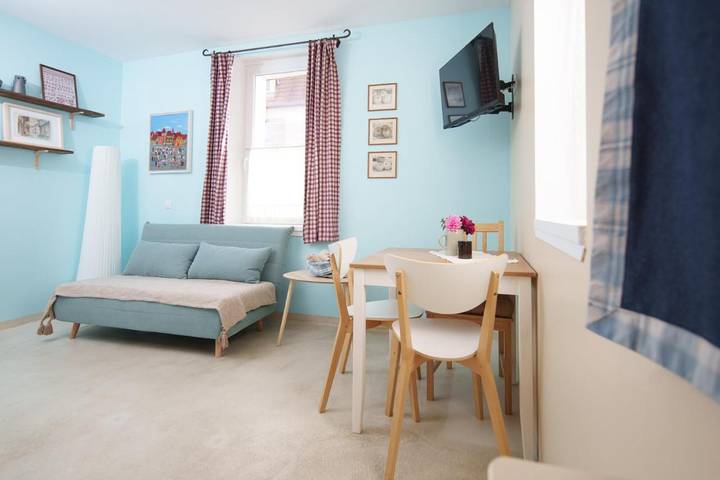 Gîte pour 3 personnes, avec Balcon et Terrasse ainsi que Jardin et Vue à Herrlisheim-près-Colmar