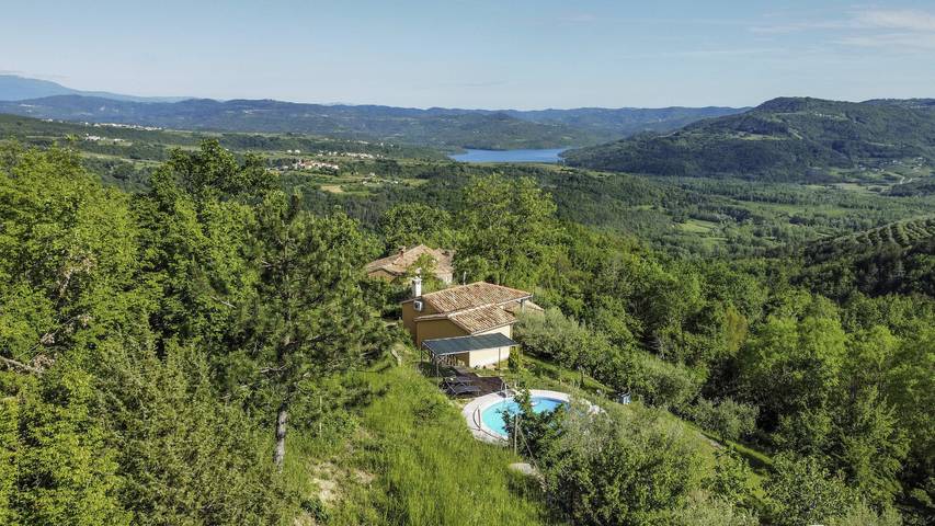 Location de vacances pour 2 personnes, avec vue sur le lac ainsi que jardin et piscine, animaux acceptés à Buzet - 3