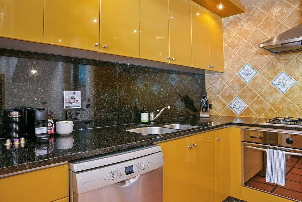 Little Cove 4Br Home, Pool, Pool table, Sleeps 16 in Noosa Heads, Noosa