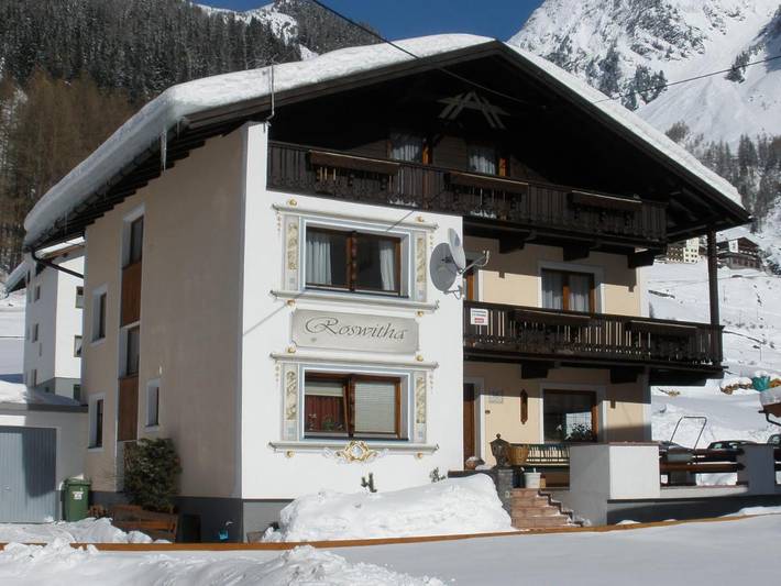 Ferienwohnung für 5 Personen, mit Balkon und Terrasse sowie Sauna und Ausblick in Gries