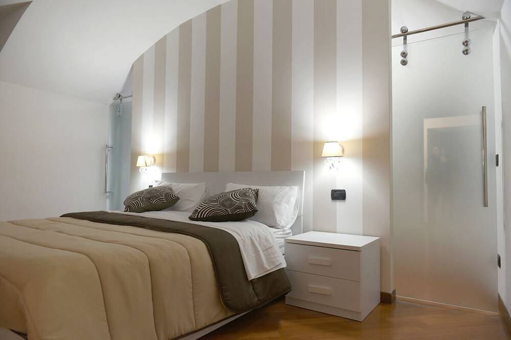 Montesantogroup b &b quadruple room with private bathroom of 35mt in Nápoles, Provincia de Nápoles