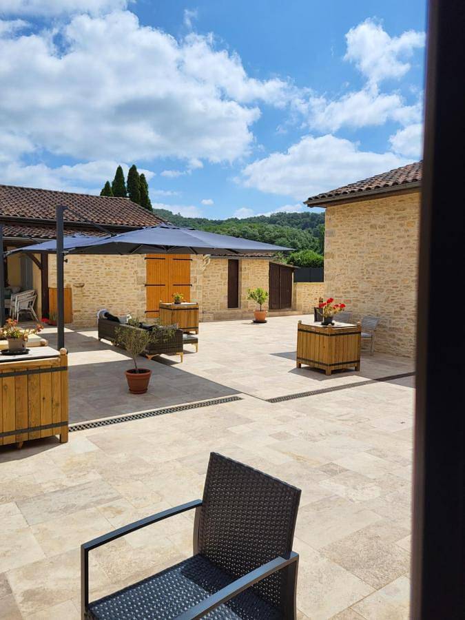 Hôtel pour 2 personnes, avec jardin et piscine, animaux acceptés à Vézac - 3