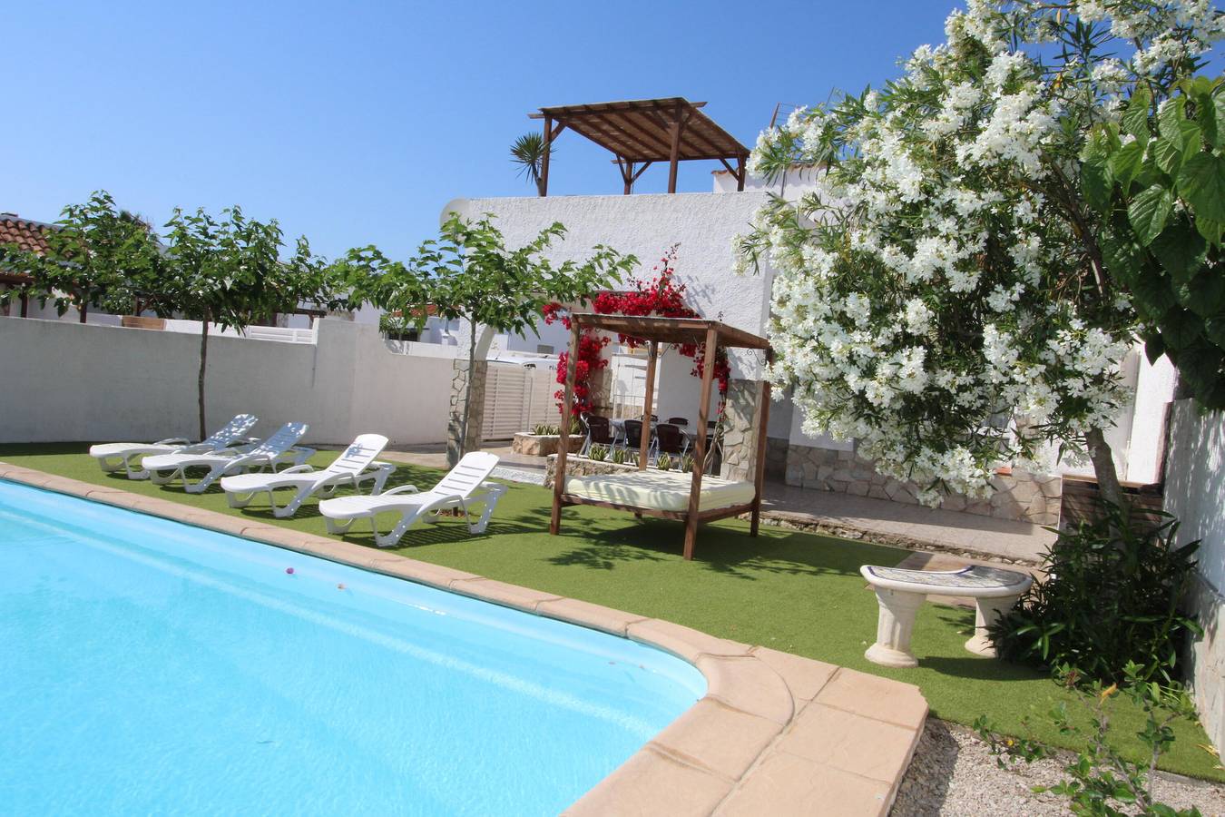 Casa Coll Verd,ideal para tus vacaciones cerca del mar, wifi gratuito, aire acondicionado opcional, piscina privada, se admiten mascotas, playa para perros in Riumar, Delta del Ebro