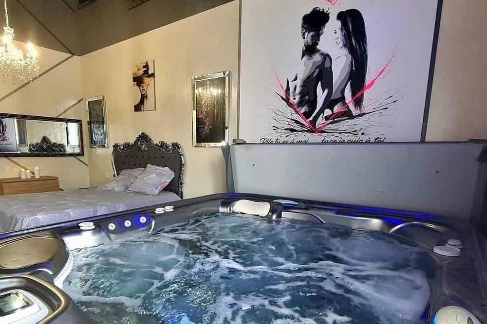 Apartamento entero, La Discrète Romantique, apartment with jacuzzi in Charavines, Región de La Tour-du-Pin
