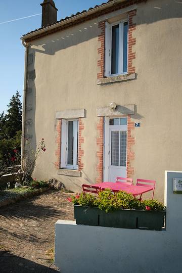 Gîte pour 4 personnes, avec jardin à Treize-Vents