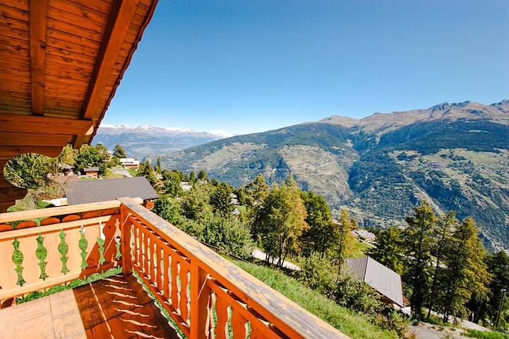 Ferienhaus für 8 Personen, mit Garten und Ausblick sowie Sauna und Terrasse in der Schweiz - 2