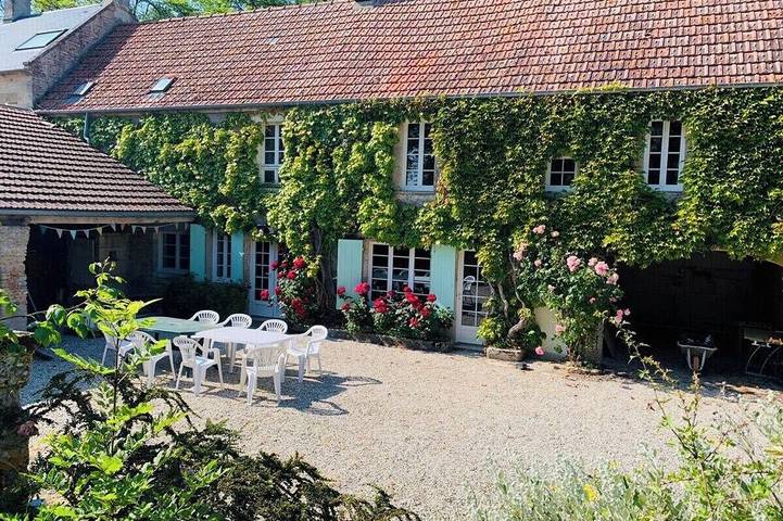 Location de vacances pour 8 personnes, avec jardin à Bény-sur-Mer