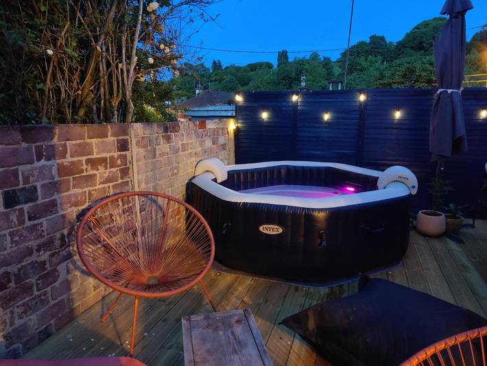Maison de vacances pour 4 personnes, avec Jacuzzi ainsi que Terrasse et Vue à Lisieux