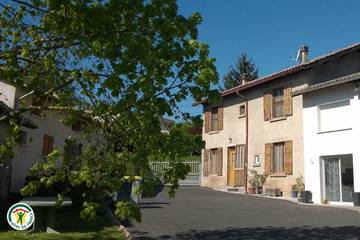 Gîte pour 10 personnes, avec jardin dans Janneyrias
