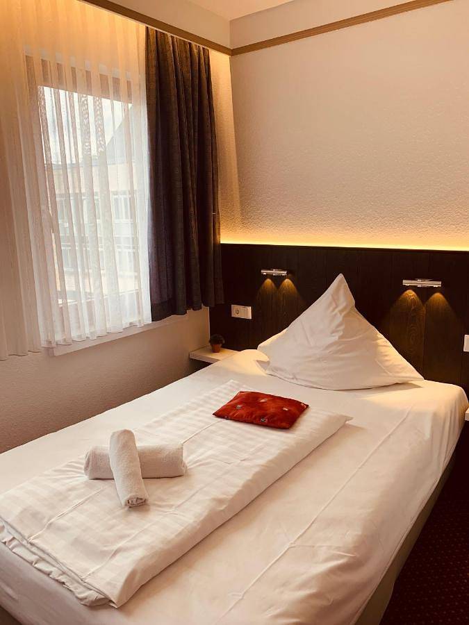 Hotel für 3 Personen, mit Terrasse und Garten sowie Ausblick in Kölner Dom