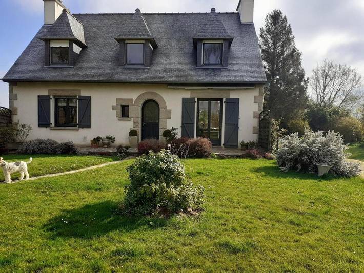 Location de vacances pour 2 personnes, avec jardin ainsi que vue et terrasse à Langrolay-sur-Rance - 2