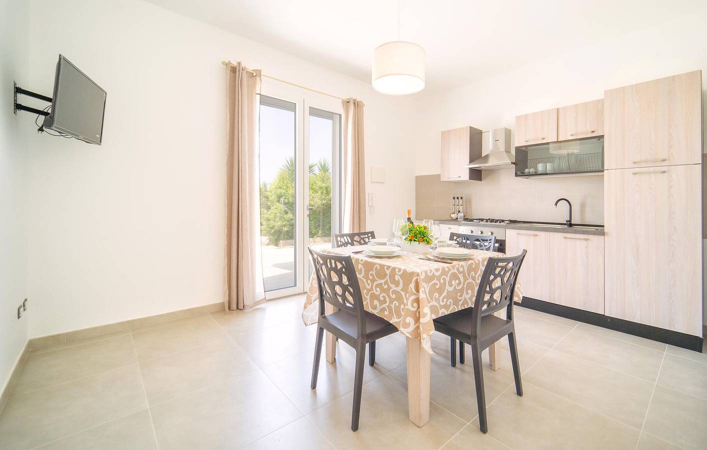 Soleado apartamento junto al mar con aparcamiento y terraza, a 2 km de Scala dei Turchi in Realmonte, Provincia de Agrigento