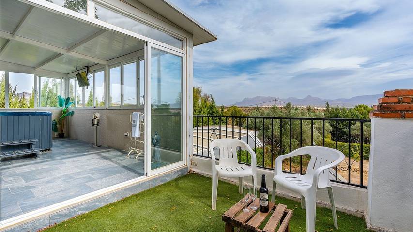 Chalet para 6 personas, con piscina además de balcón/terraza y jacuzzi en Vega de Granada - 4