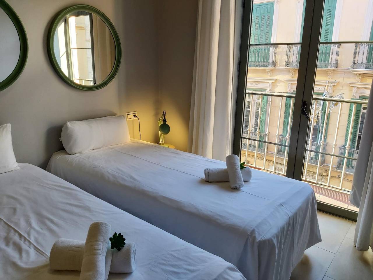 Entire holiday apartment, Del Parque Flats Carreteria Luxurious in Malaga Centro Historico, Malaga