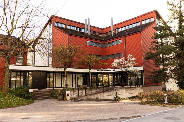 Hostel für 4 Personen, mit Terrasse und Garten in Zug