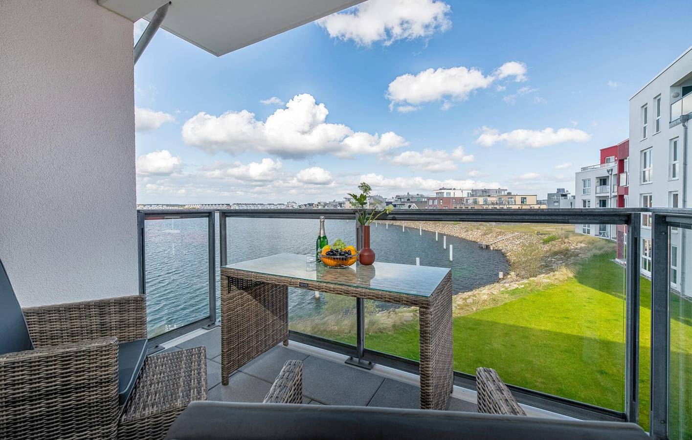 Ganze Ferienwohnung, Apartment mit Meerblick, Terrasse und Parkplatz, 400 m vom Strand entfernt in Olpenitz, Kappeln