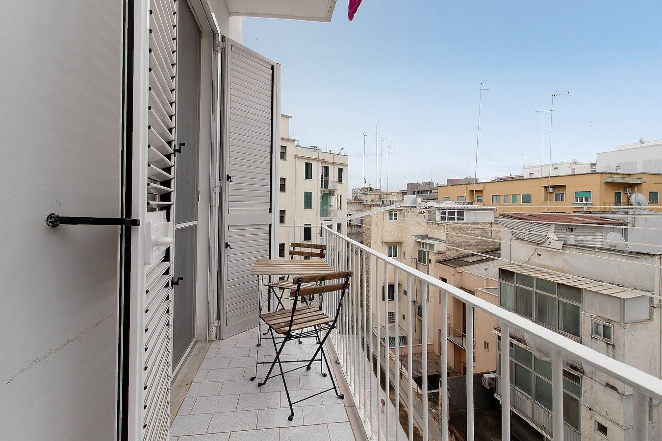 Entire apartment, 'Il Centro' Apartment with Balcony, Wi-Fi, and Air Conditioning in Bari, Bari Province