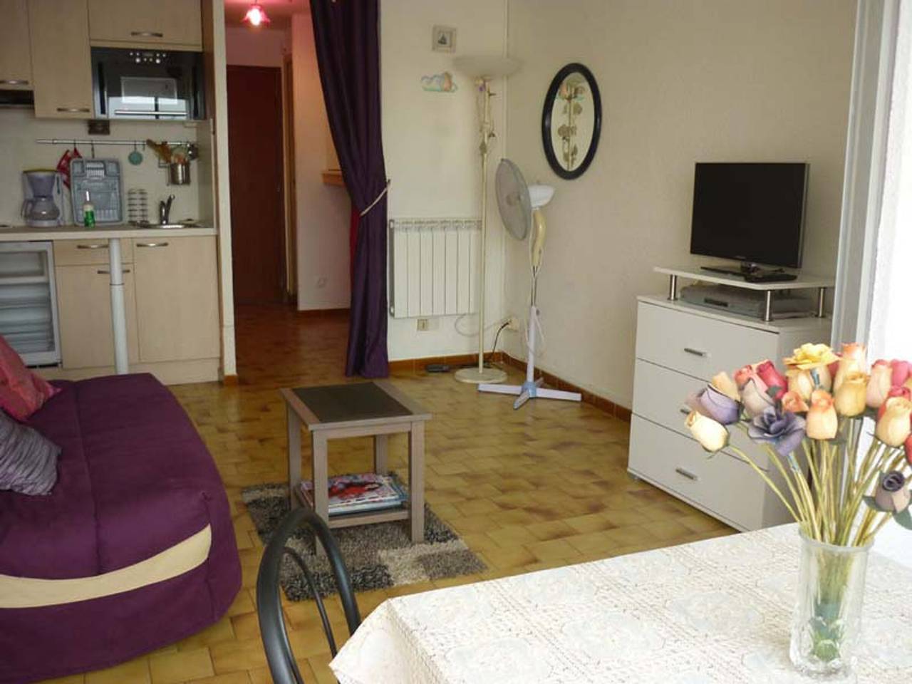 Entire studio, Cozy studio with loggia and private parking - Near port and shops in Gruissan (Ville), Gruissan