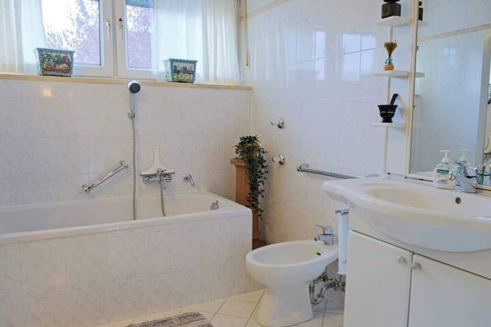Ganze Wohnung, Spacious apartment in Bavaria in Gauting, Landkreis Starnberg