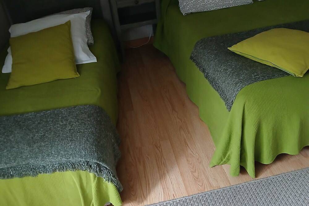 Guest Rooms 'Myosotis 3p' with Shared Garden and Wi-Fi in Saint-Aignan, Romorantin-Lanthenay region