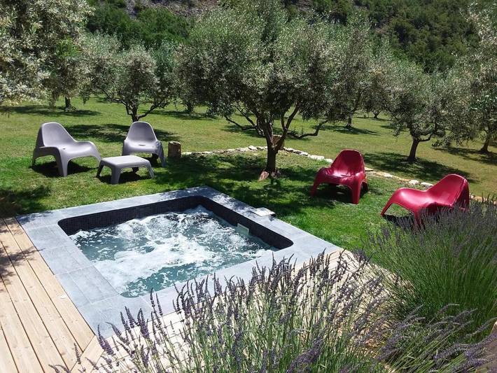 Location de vacances pour 11 personnes, avec vue ainsi que piscine et jardin à Lardiers - 4