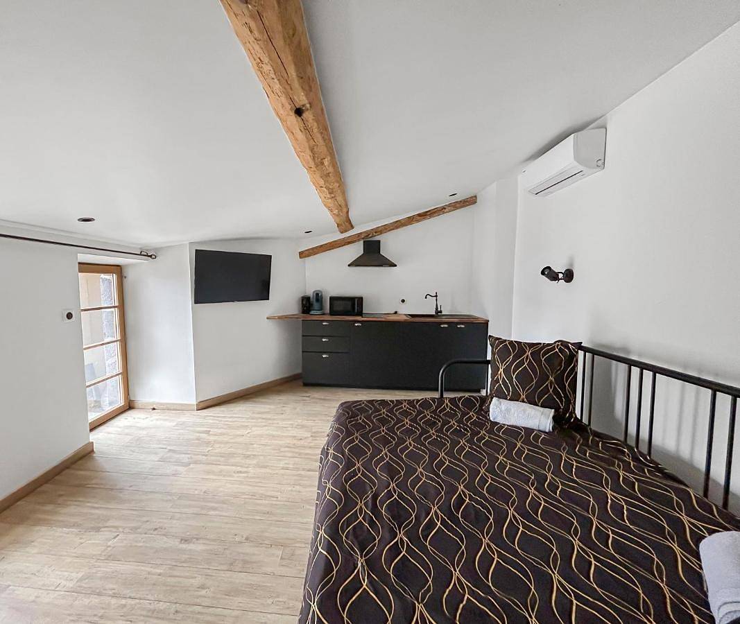 Appartement entier, One-Bedroom Apartment in Clermont-Ferrand, Parc naturel régional des Volcans d'Auvergne