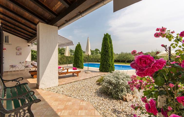 Ferienhaus für 8 Personen, mit Balkon/Terrasse und Pool in Nova Vas - 4