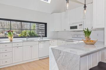 Vacation Home for 8 Guests in Northwest Harbor, North Fork, Picture 1