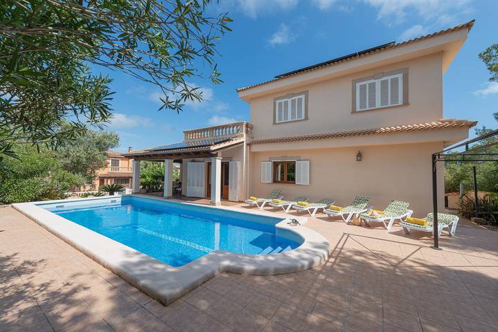 Villa pour 8 personnes, avec terrasse et jardin à Son Serra de Marina