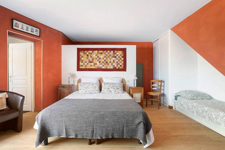 Chambre d'hôtes « Cordouan » avec terrasse privée, jardin commun et Wi-Fi in L'Houmeau, Région de La Rochelle