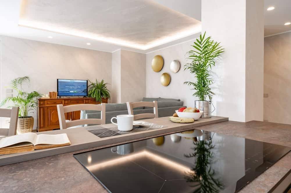 Villa Sunrise with pool and large private garden - few step from the beach in Dervio, Orobie Alpen West