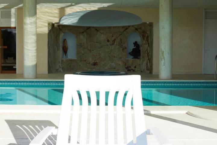Casa rural para 18 personas, con Jacuzzi y Terraza además de Jardín y Piscina en Osona