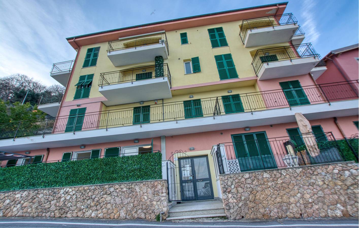 Ganze Ferienwohnung, Apartment am Meer mit Terrasse und Annehmlichkeiten, 600 m vom Strand entfernt in Bergeggi, Riviera di Ponente