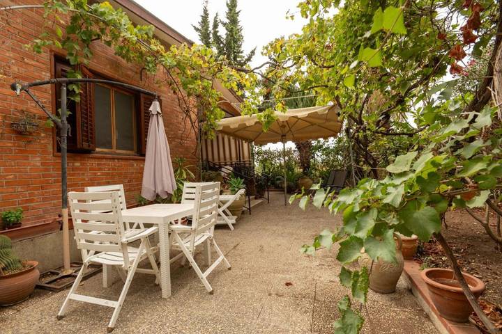 Casa vacanza per 6 persone, con balcone e giardino in Marinella di Selinunte