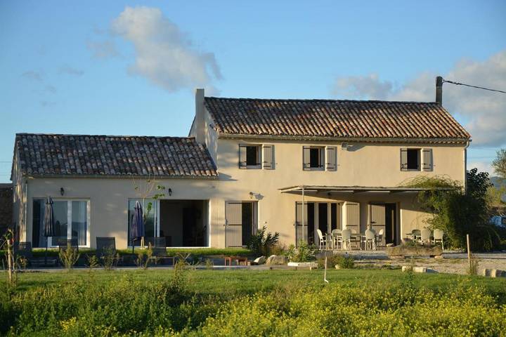 Vakantiehuis voor 4 personen, with tuin and uitzicht as well as zwembad in Mazan