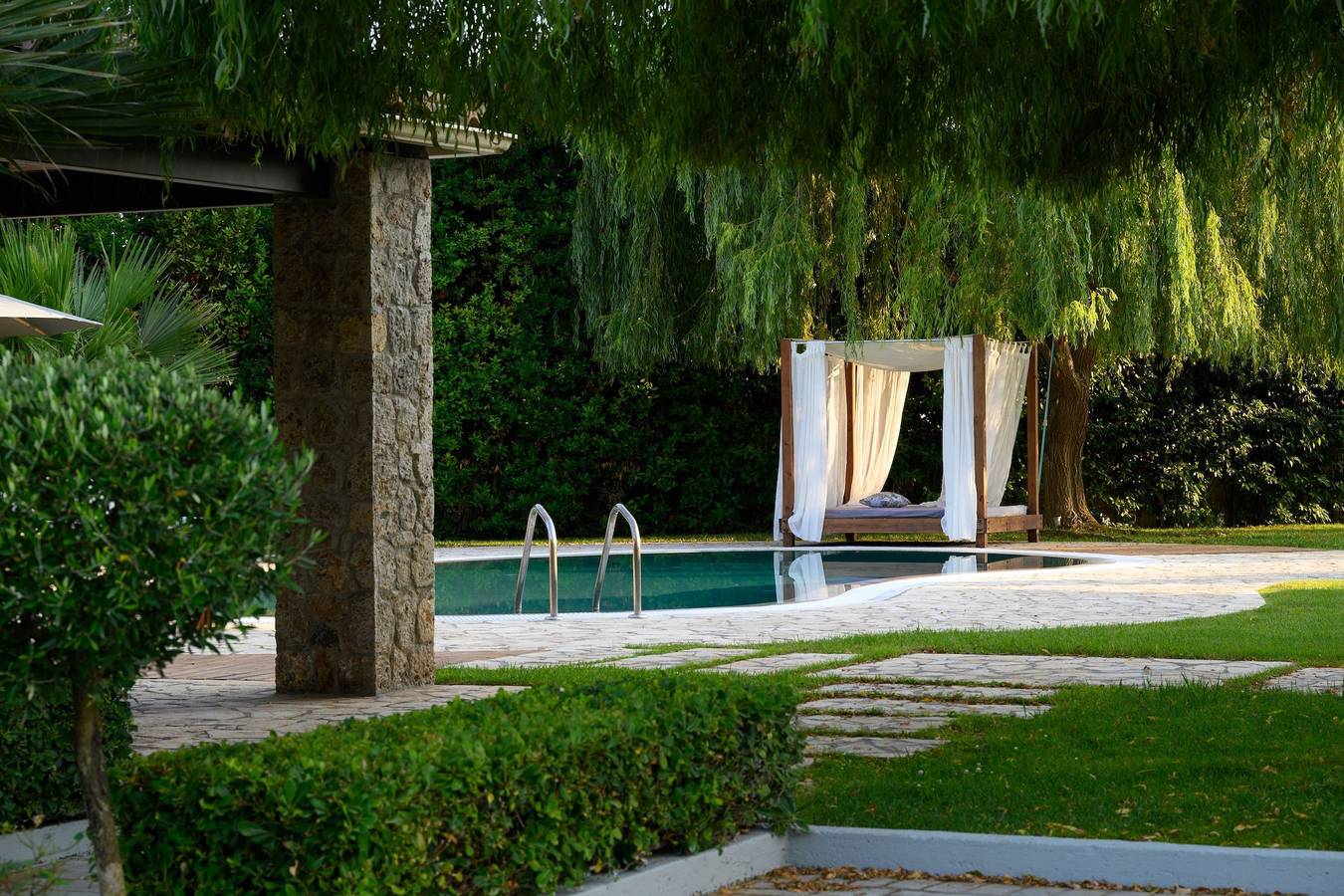 Villa Black & White  Dassia in Δασσιά, Κέρκυρα