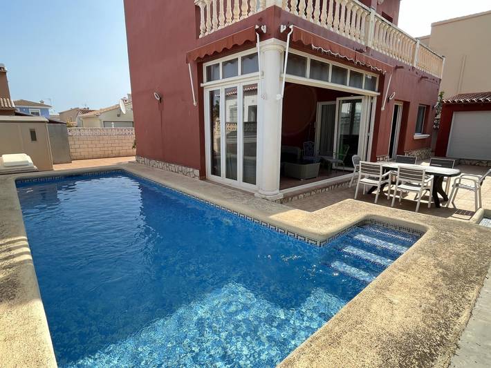 Apartamento para 7 personas, con Balcón además de Terraza y Piscina en Montgó