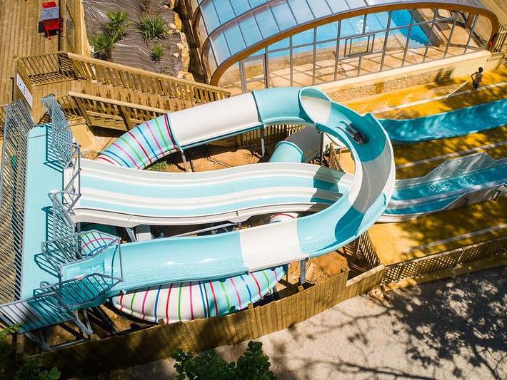 Camping für 4 Personen, mit Terrasse und Kinderpool in der Dordogne