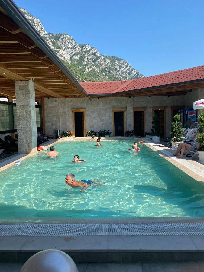 Chambre d’hôte pour 2 personnes, avec piscine et terrasse