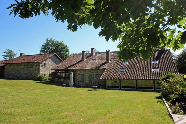 Cottage pour 5 personnes, avec piscine et jardin dans Saint-Jouvent