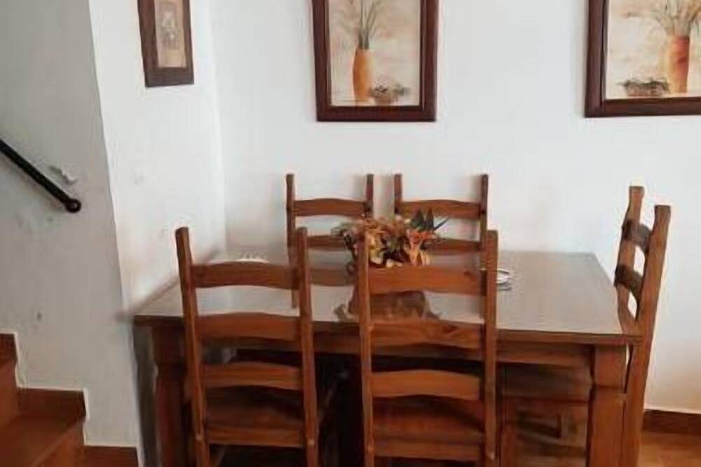 Self catering La Casita de Rosario for 8 people in Cortes de la Frontera, Málaga Province