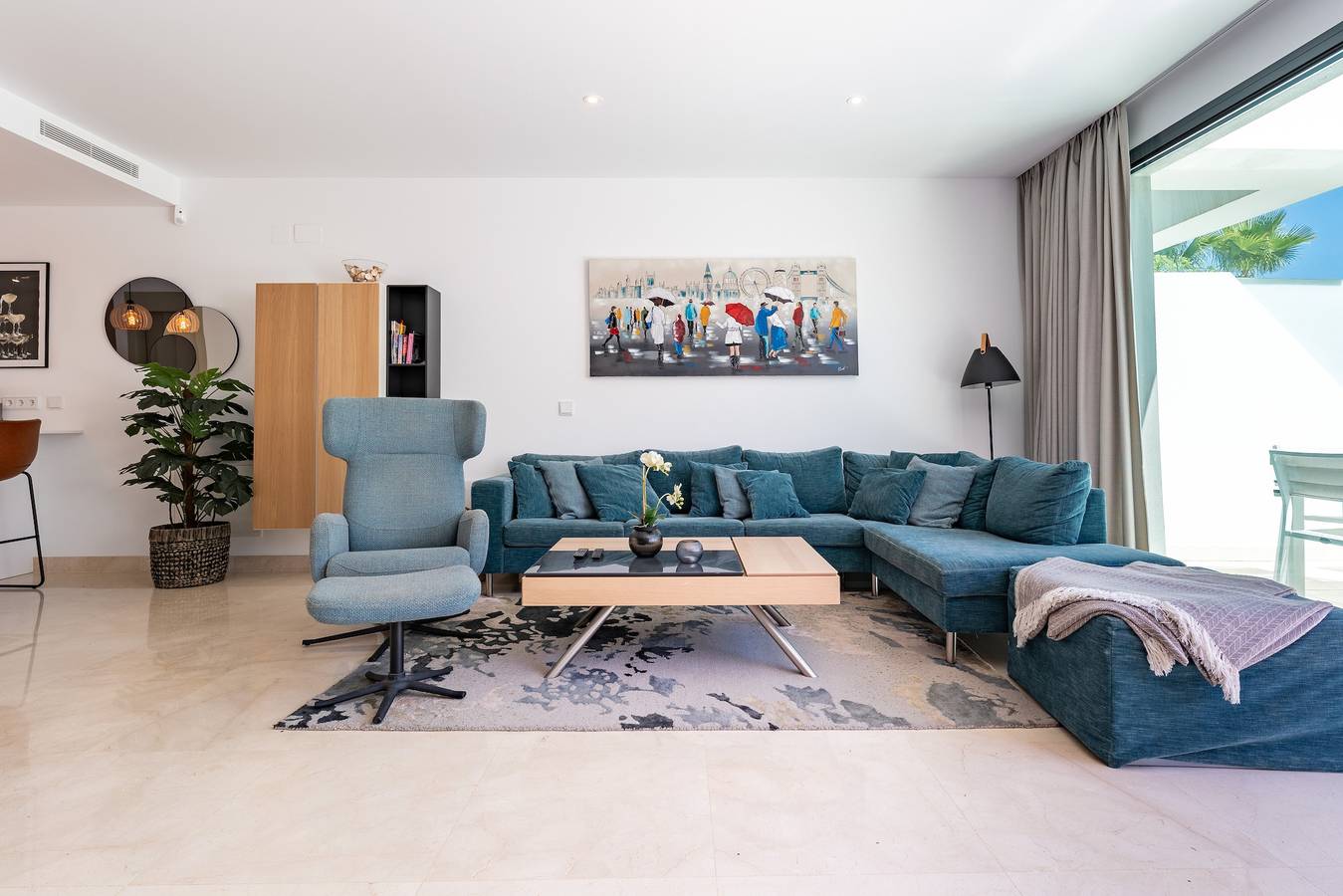 Entire apartment, Apartment 'La Valvega De La Cala Lift Indoor' with Shared Pool, Wi-Fi and Air Conditioning in La Cala de Mijas, Mijas