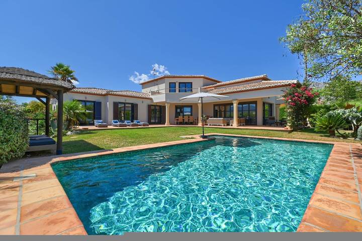 Chalet para 8 personas, con jardín y piscina - 1