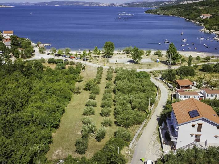 Ferienhaus für 12 Personen, mit Garten in Maslenica