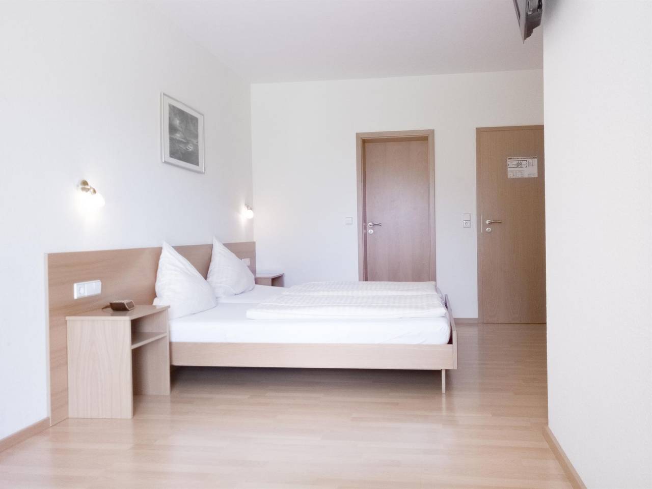 Pension Zum Bahnhof - Doppelzimmer, Dusche, Wc in Landau, Südliche Weinstraße