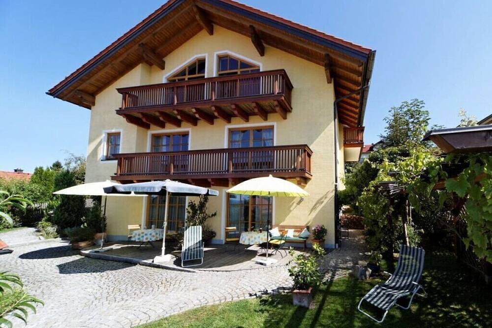 Ganze Wohnung, Weitblick & Wohlgefühl Dachterrasse mit Bergpanorama, Sichtdachstuhl & Natur pur in Wegscheid, Passauer Land